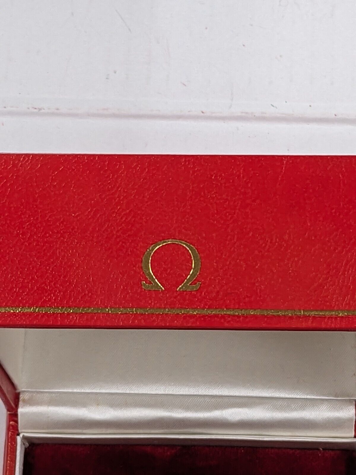 GENUINE OMEGA Speedmaster Seamaster Red watch box case wood leather 230920002yS