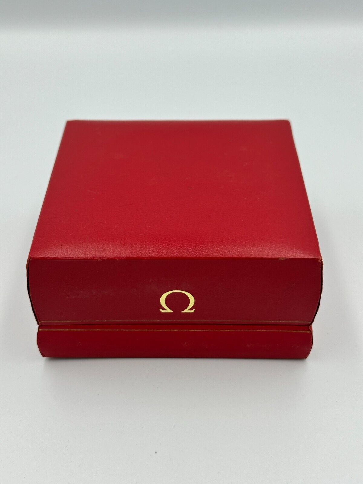 VINTAGE GENUINE OMEGA Red watch box case wood leather 240114005yA