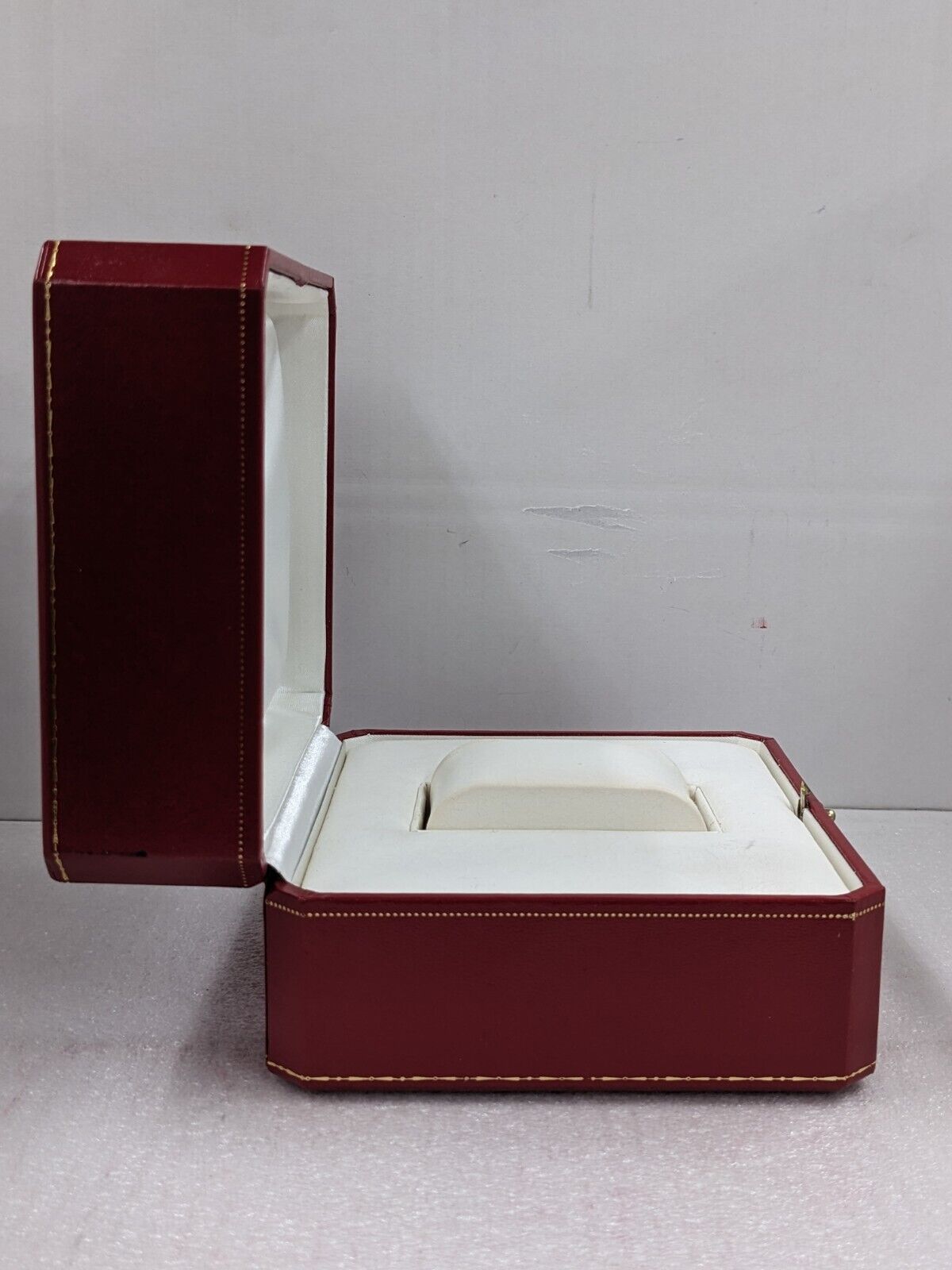 VINTAGE GENUINE CARTIER Watch box case white red CO 1018 wood 230921007y3S