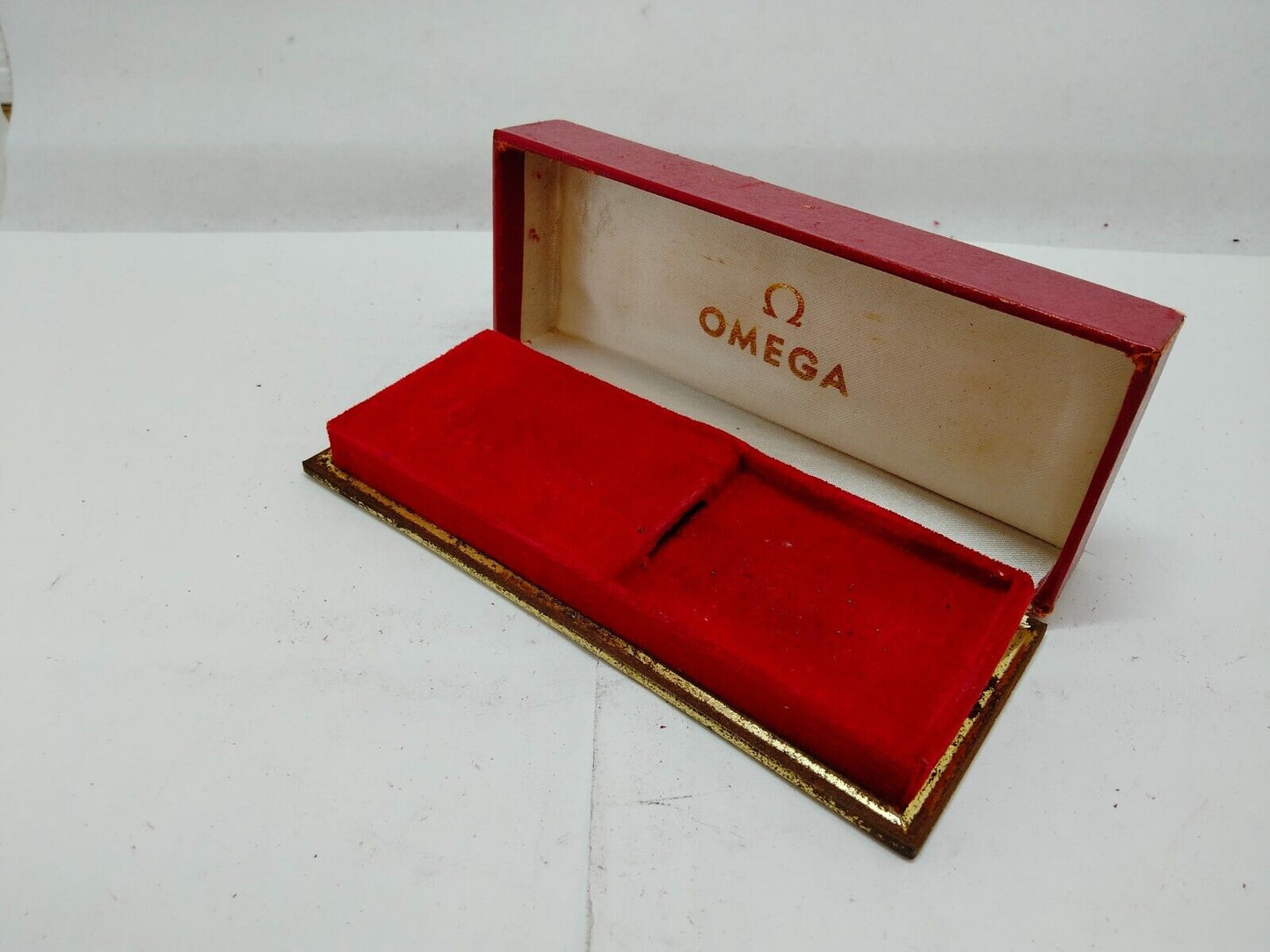 VINTAGE GENUINE OMEGA watch box case red 0713004yS