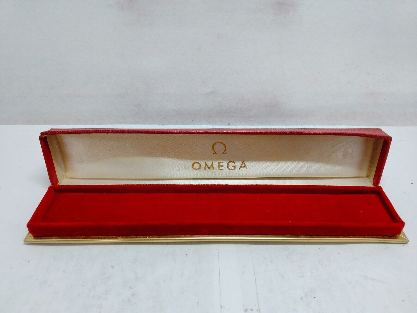 VINTAGE GENUINE OMEGA Red watch box case  wood leather 0428001e9S