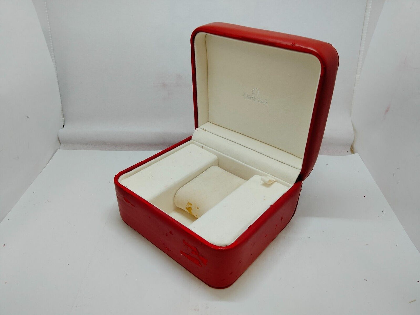 VINTAGE GENUINE OMEGA Seamaster Speedmaster watch box case leather red 1003014yS