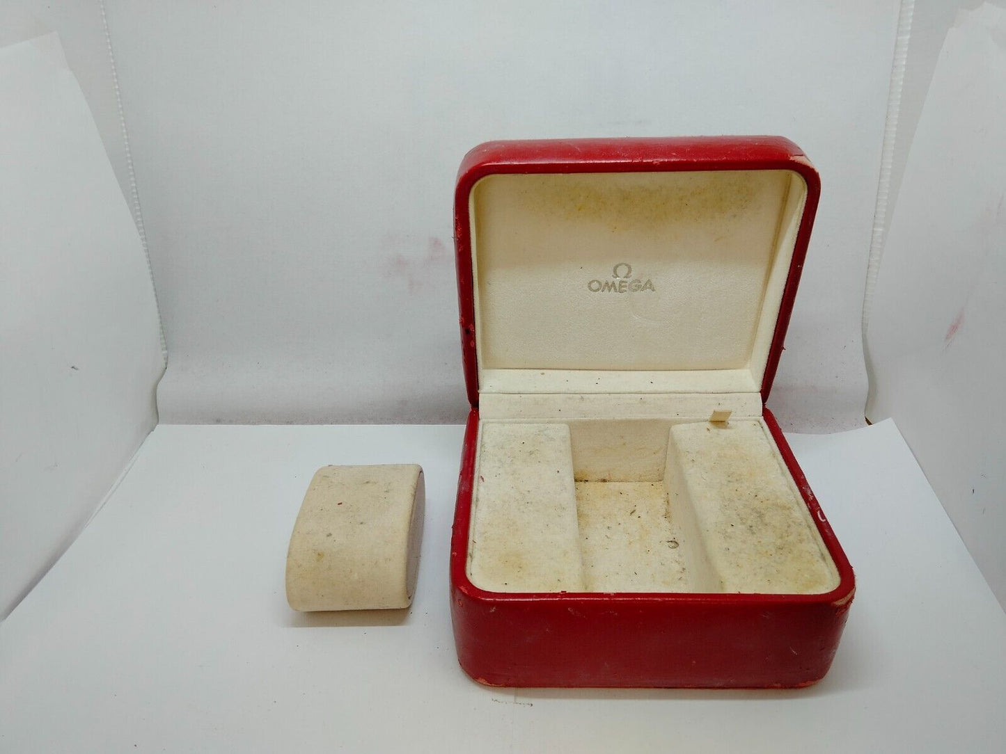 VINTAGE GENUINE OMEGA Speedmaster Seamaster red watch box case 0923002y2S