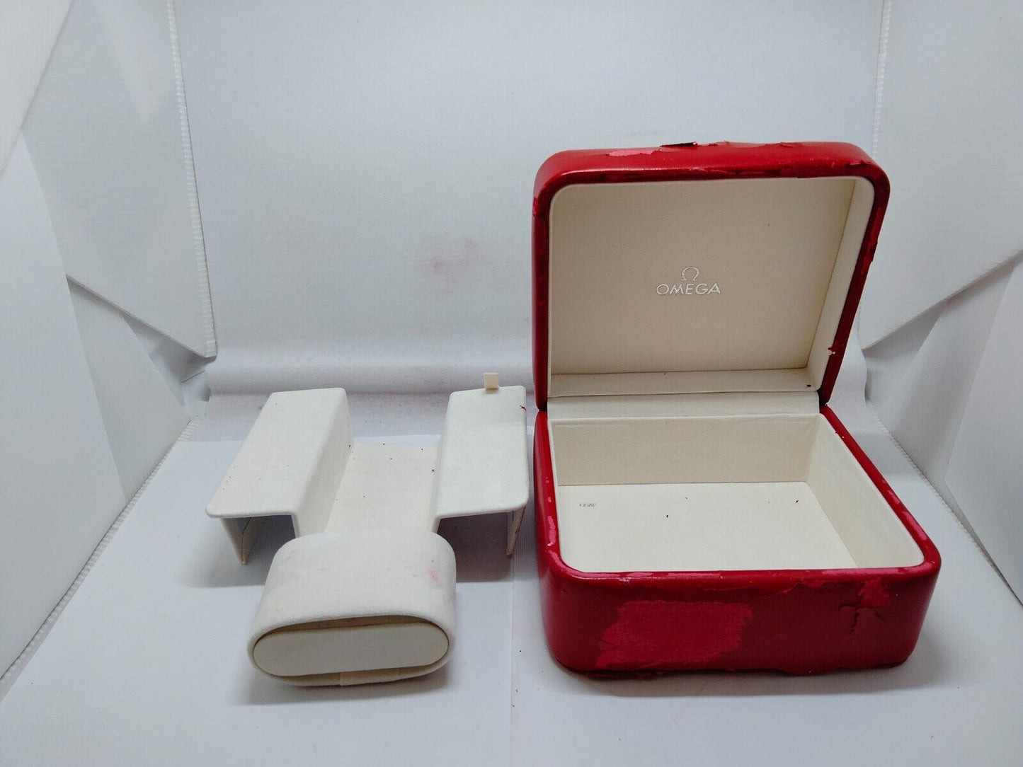 VINTAGE GENUINE OMEGA Speedmaster Seamaster watch box case Booklet red 1020005yS