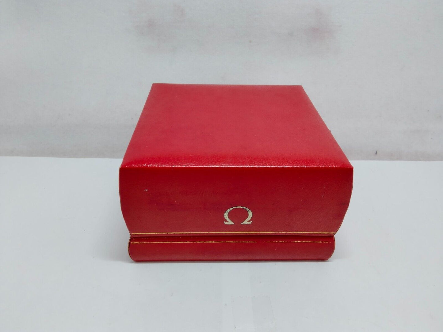 VINTAGE GENUINE OMEGA Speedmaster Seamaster watch box case red wood 230529002yS