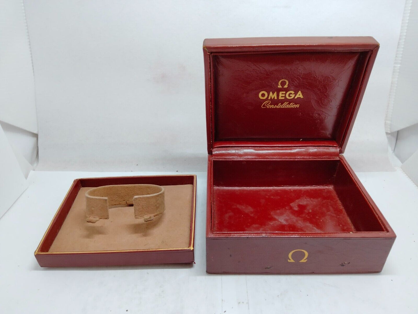 VINTAGE GENUINE OMEGA Speedmaster Seamaster watch box case red 0428001e8S