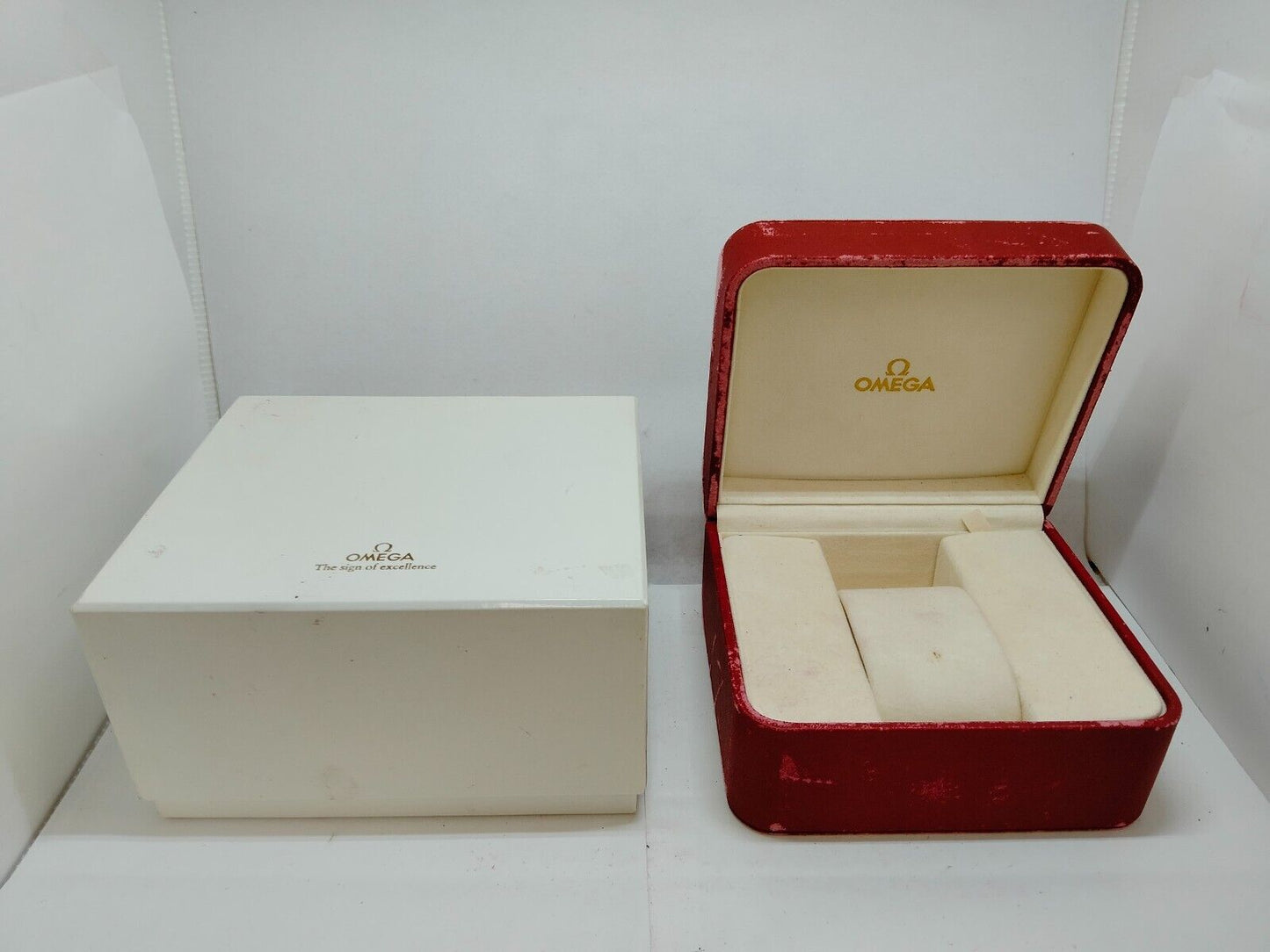 VINTAGE GENUINE OMEGA Speedmaster Seamaster red watch box case 0715001y3S