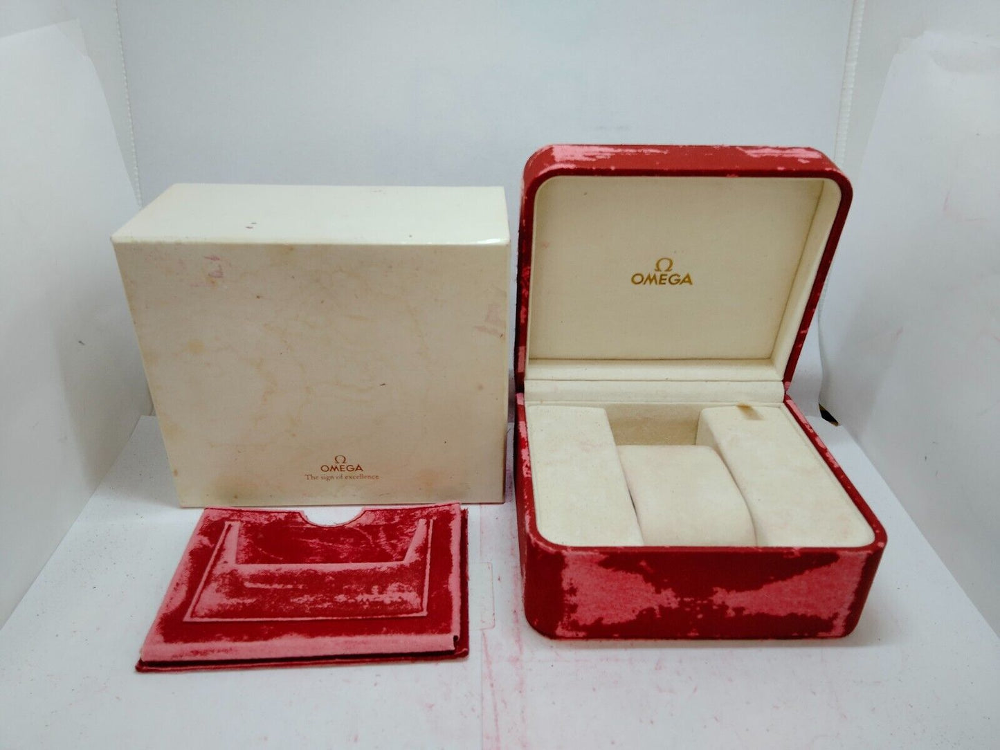 VINTAGE GENUINE OMEGA Speedmaster Seamaster Red watch box case 0912008y1S