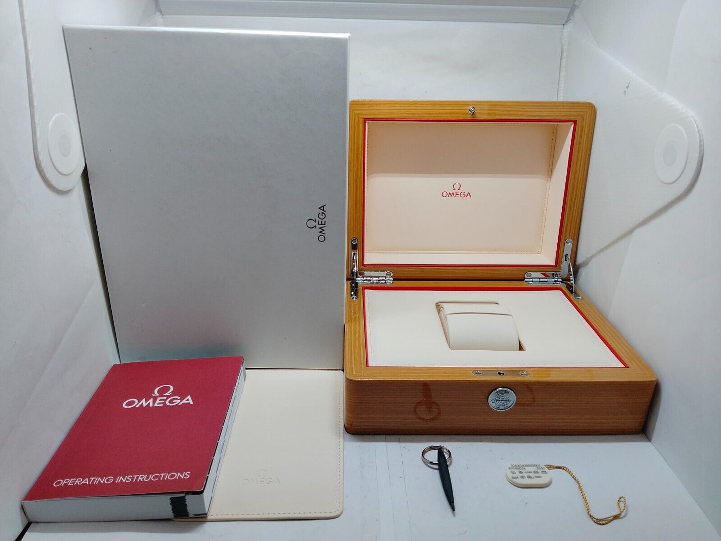 OMEGA watch box case Speedmaster Seamaster booklet wood leather tag 230829006yS