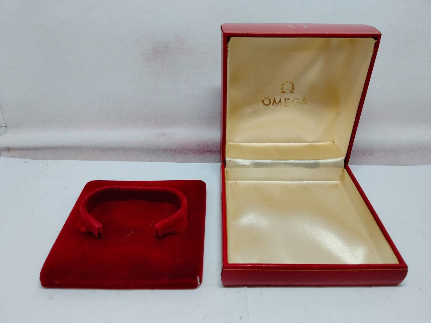 VINTAGE GENUINE OMEGA Seamaster Speedmaster watch box case red wood 230724002yS