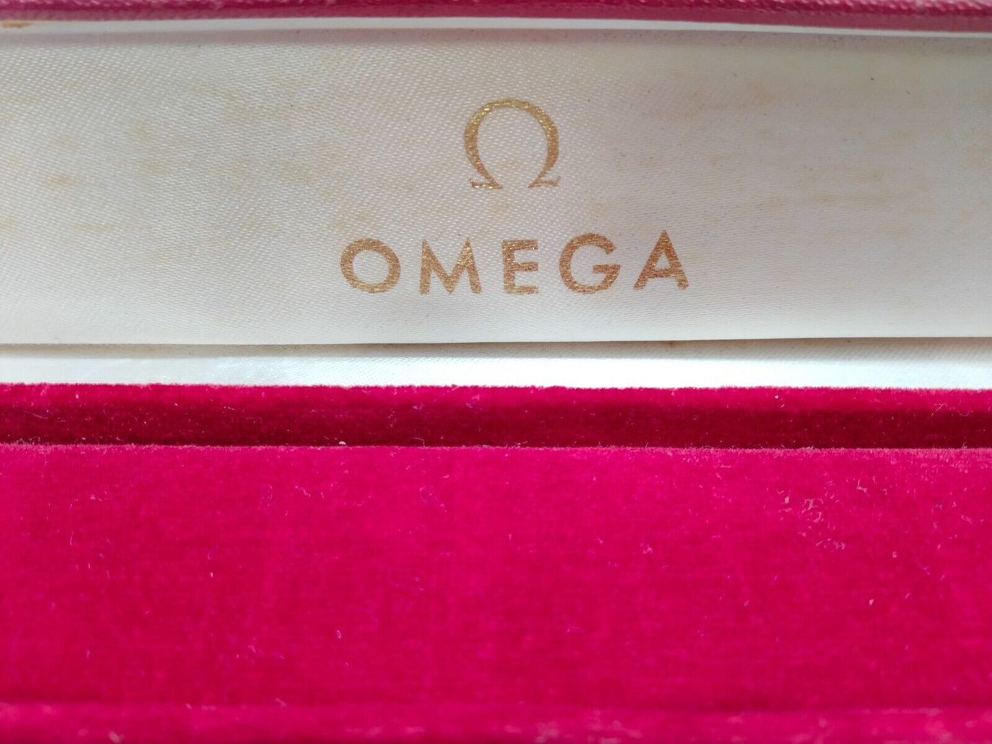 VINTAGE GENUINE OMEGA Red watch box case  wood leather 0428001e9S