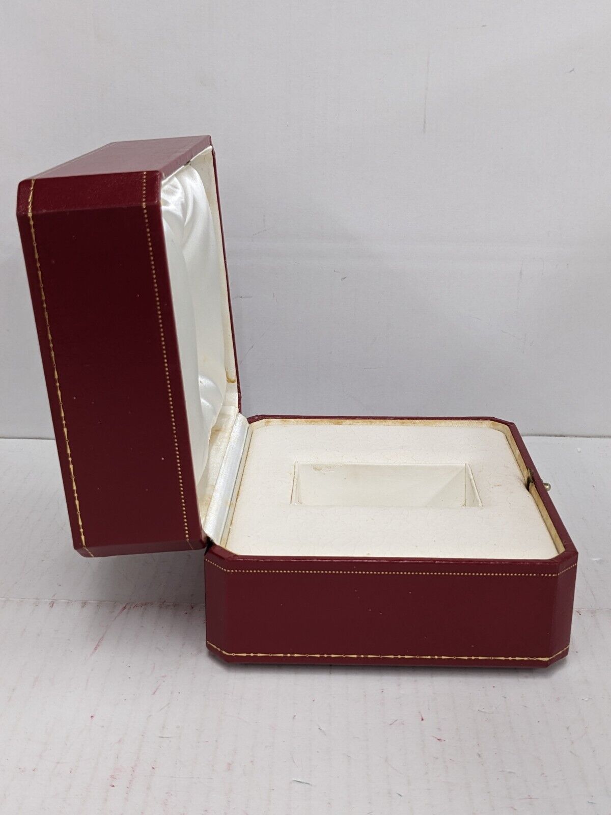 VINTAGE GENUINE CARTIER Red Leather watch box case CO1018 booklet 231010005y2S