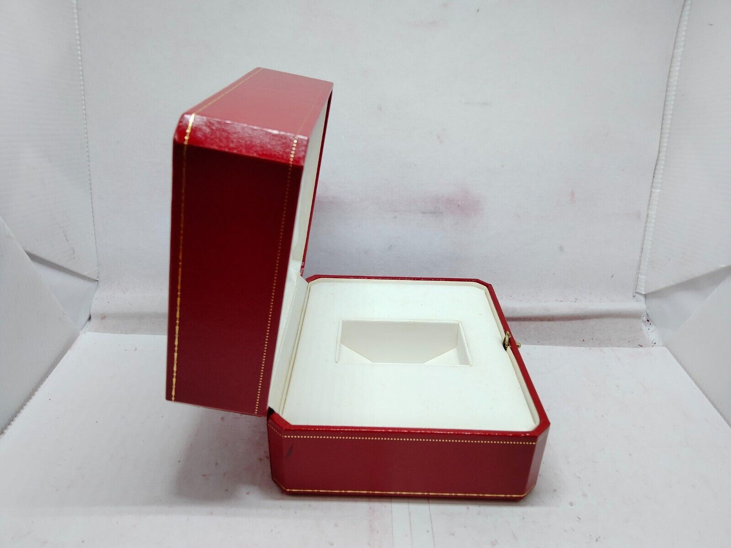 VINTAGE GENUINE CARTIER CO 1018 Red watch box case CO 1018 white 230921007y1S