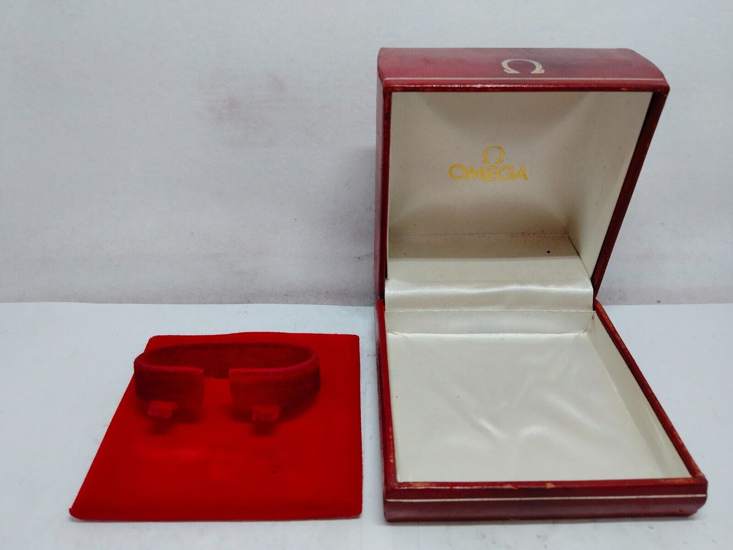 VINTAGE GENUINE OMEGA Speedmaster Seamaster Red watch box case wood 230606010y5S