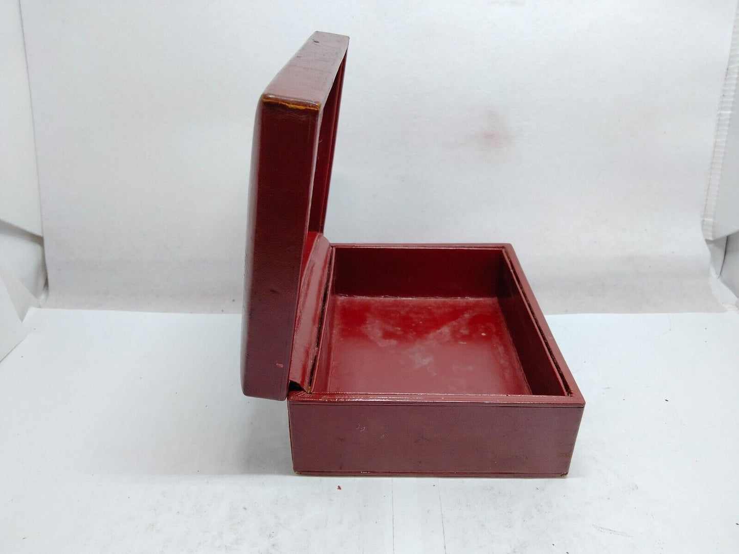 VINTAGE GENUINE OMEGA Speedmaster Seamaster watch box case red 0428001e8S