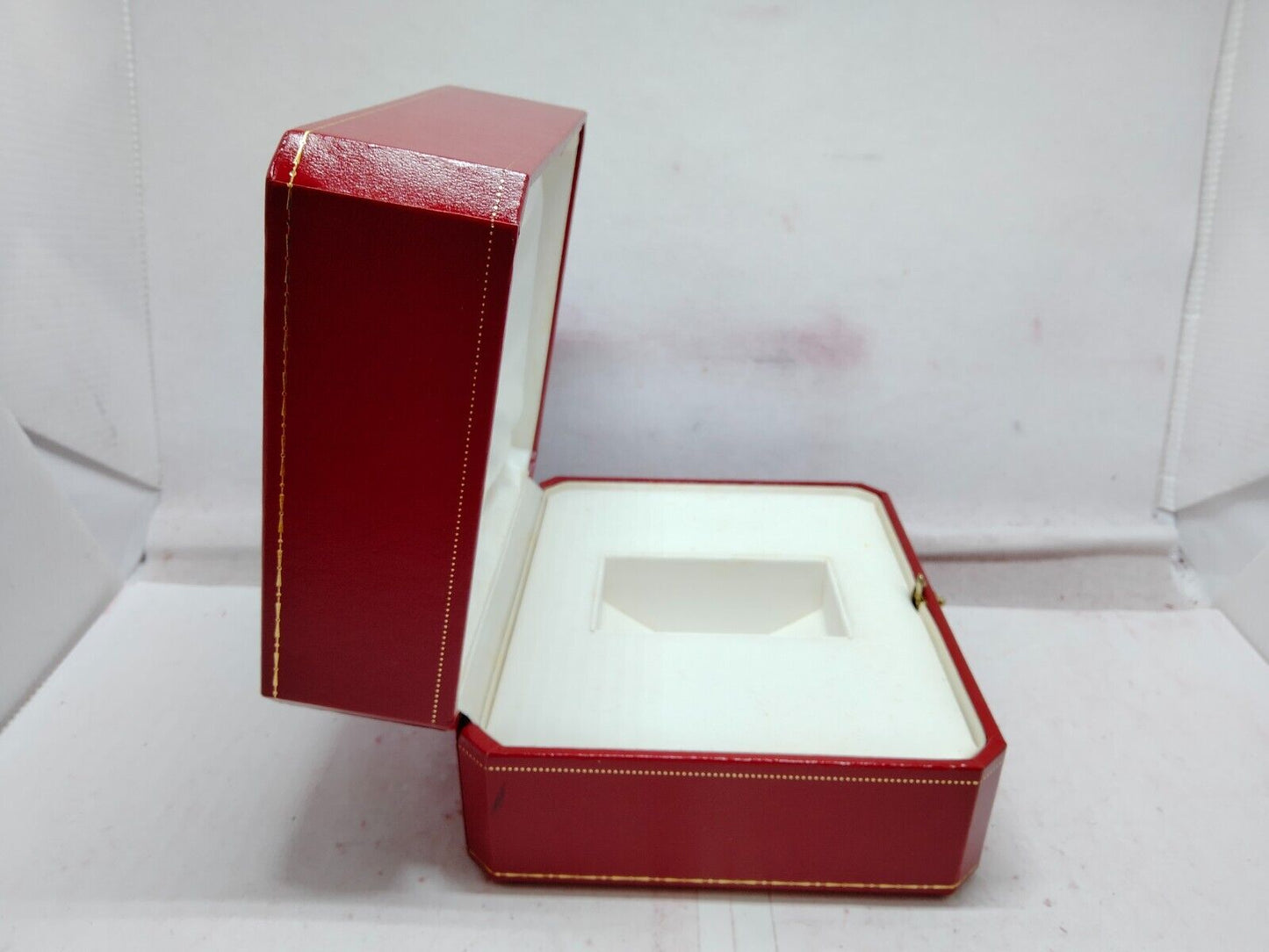 VINTAGE GENUINE CARTIER CO 1018 Red watch box case CO 1018 white 230921007y1S