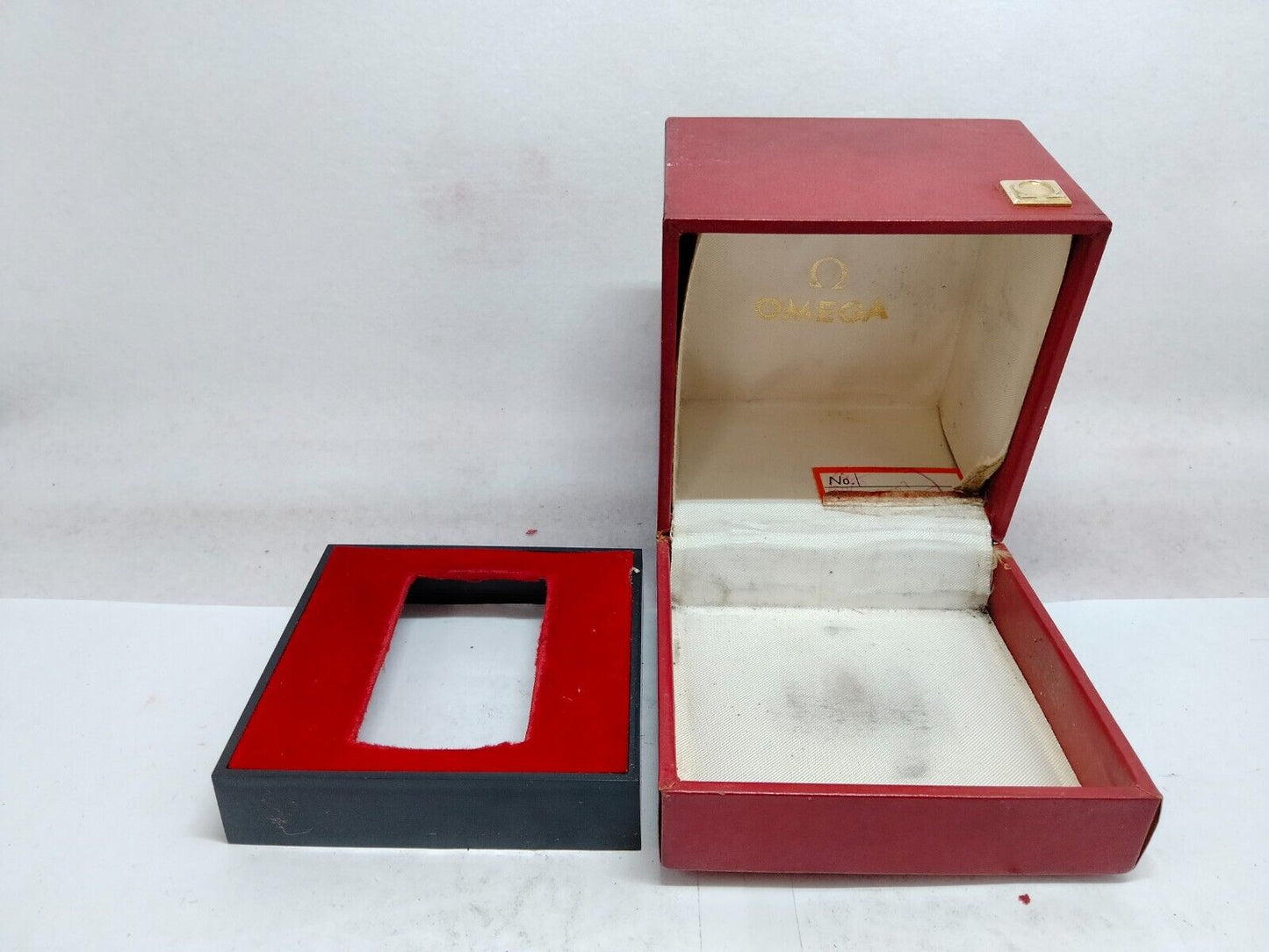 VINTAGE GENUINE OMEGA Speedmaster Seamaster watch box case red 0428001e6S