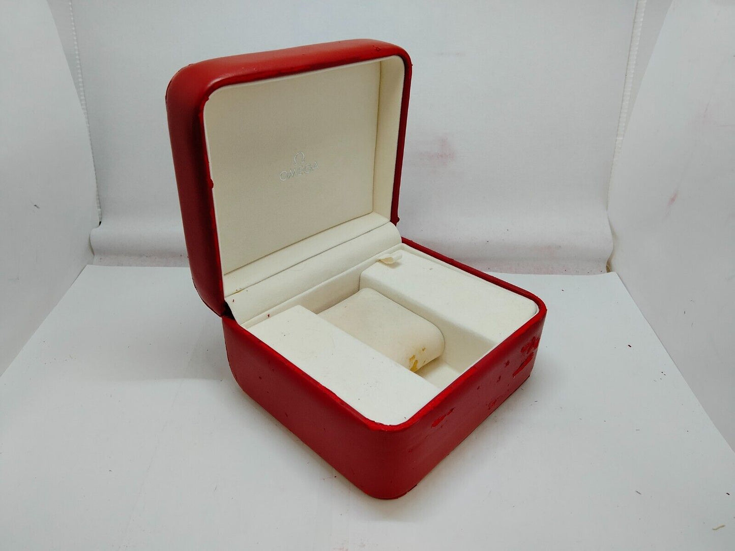 VINTAGE GENUINE OMEGA Seamaster Speedmaster watch box case leather red 1003014yS