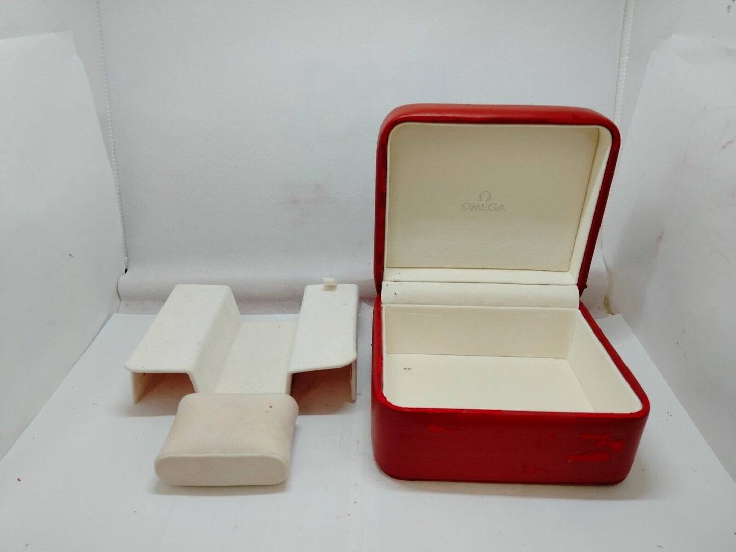 VINTAGE GENUINE OMEGA Seamaster Speedmaster watch box case leather red 1003014yS