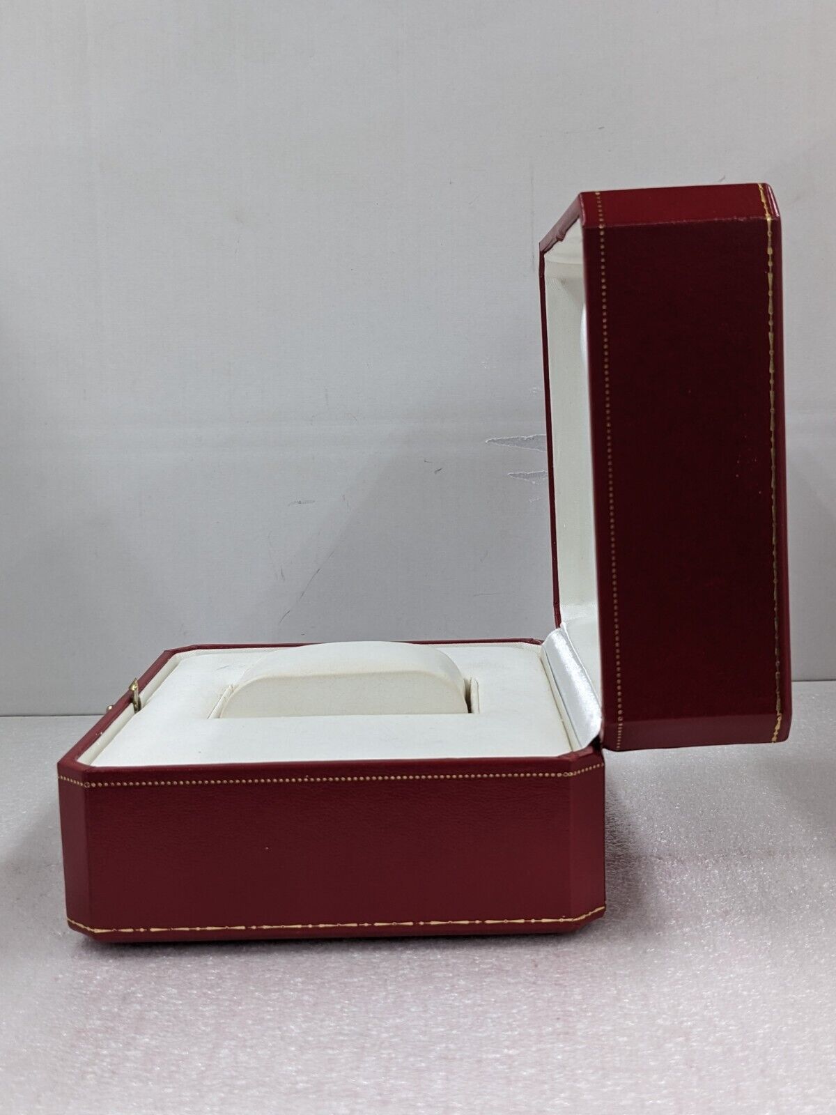 VINTAGE GENUINE CARTIER Watch box case white red CO 1018 wood 230921007y3S