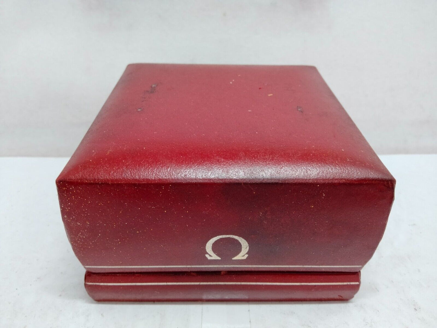 VINTAGE GENUINE OMEGA Speedmaster Seamaster Red watch box case wood 230606010y5S