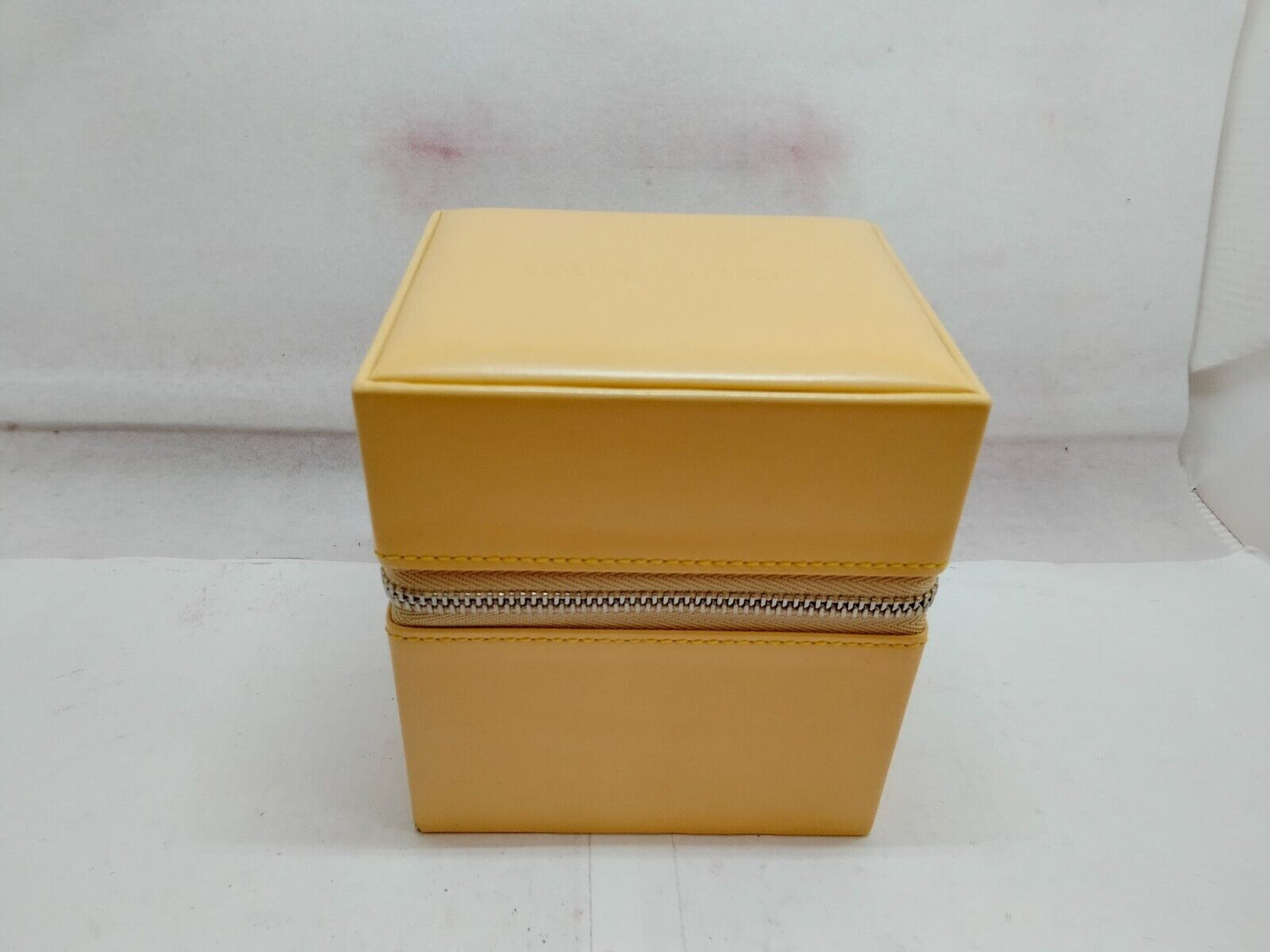 VINTAGE GENUINE LOUIS VUITTON Yellow watch box case wood leather 231101001y4S